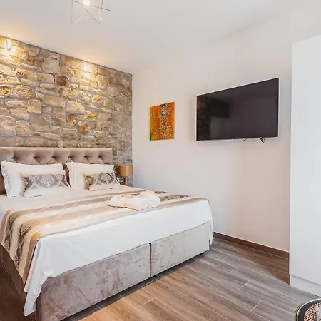 Four Elements - Fire & Air Apartment