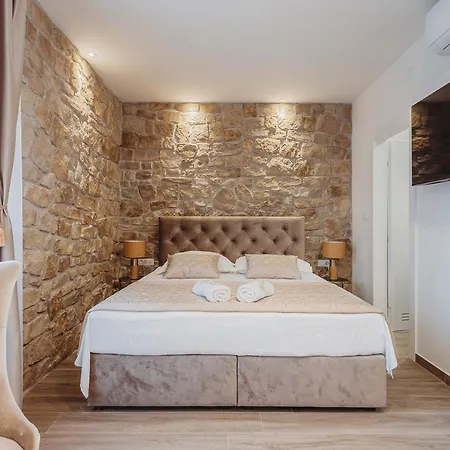 Four Elements Apartment Split