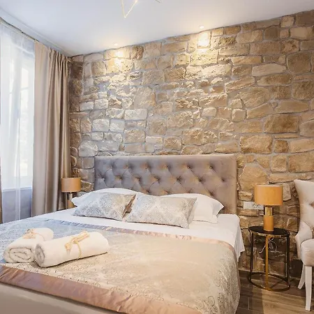 Four Elements Apartment Split